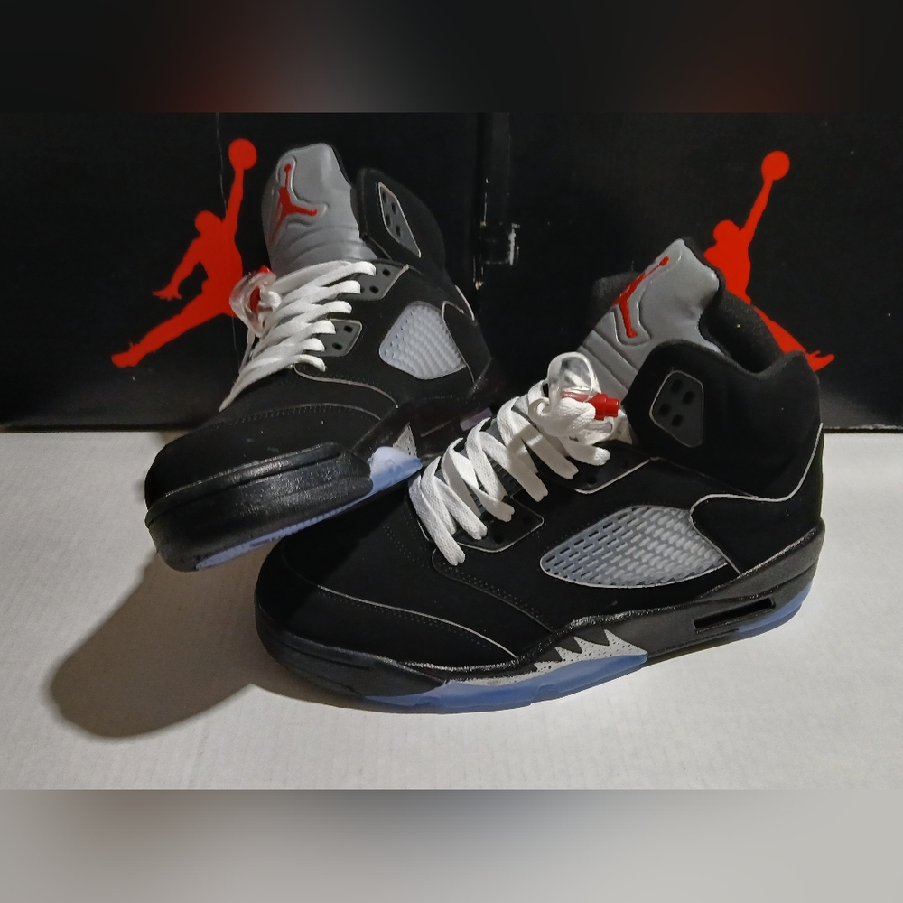 Retor 5 Metallics Black and Gray Sneakers